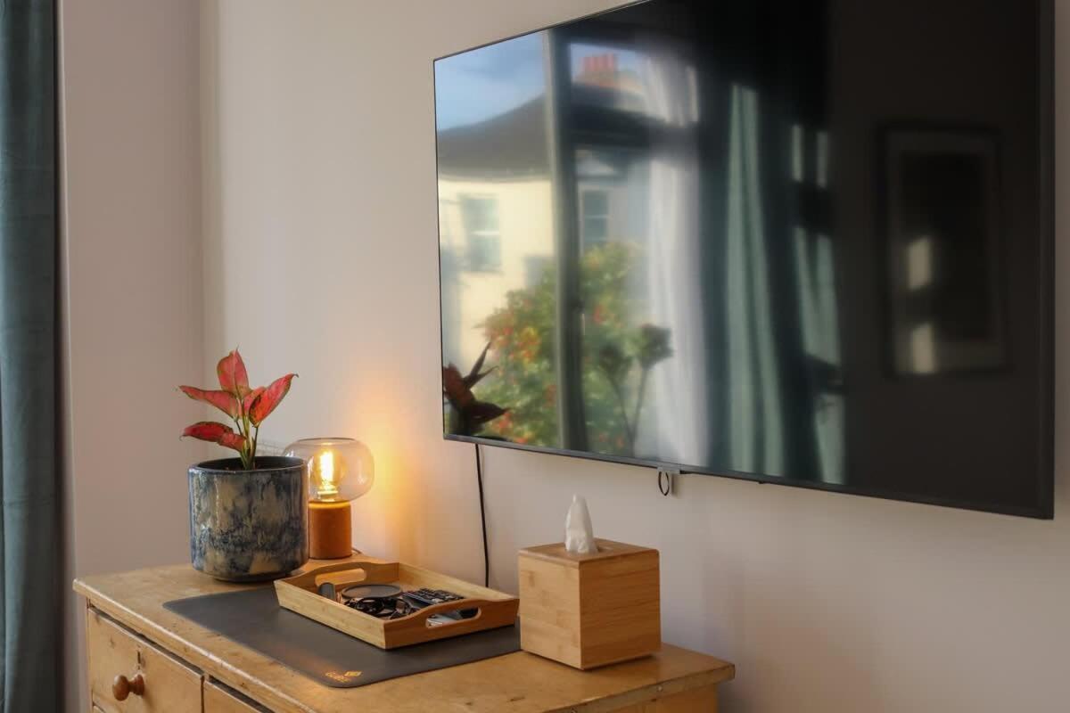 Modern Double Bedroom In City Apartment Room 1 Londres Exterior foto