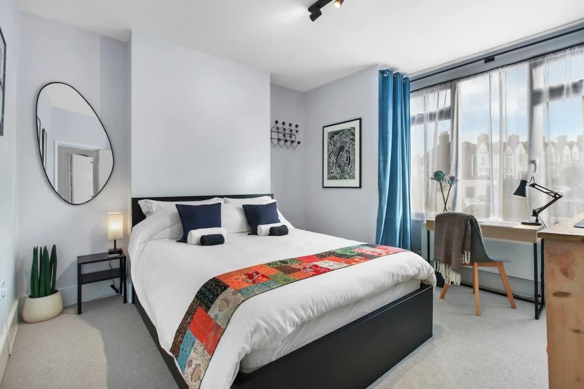 Modern Double Bedroom In City Apartment Room 1 Londres Exterior foto