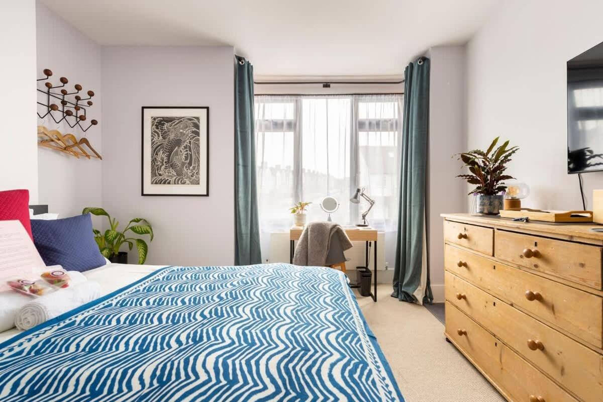 Modern Double Bedroom In City Apartment Room 1 Londres Exterior foto